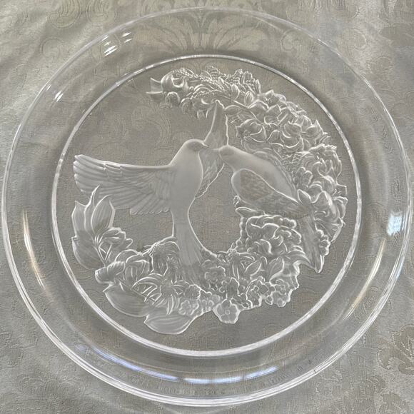 Sasaki Crystal Beautiful, Heavy Frosted Etched Glass Love Doves Decorative Plate - Picture 1 of 3